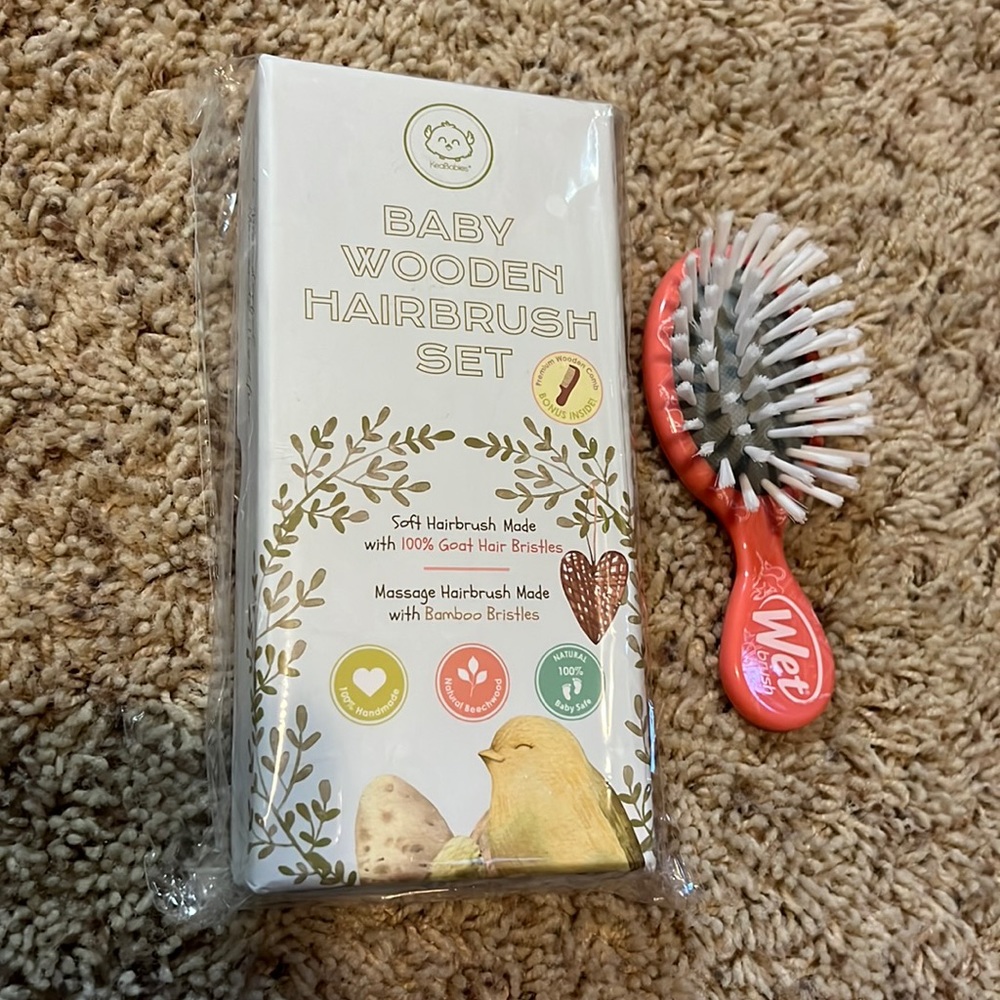 BNWT KeaBabies Wooden Hairbrush Set w/bonus wooden comb & brand new Wet Brush